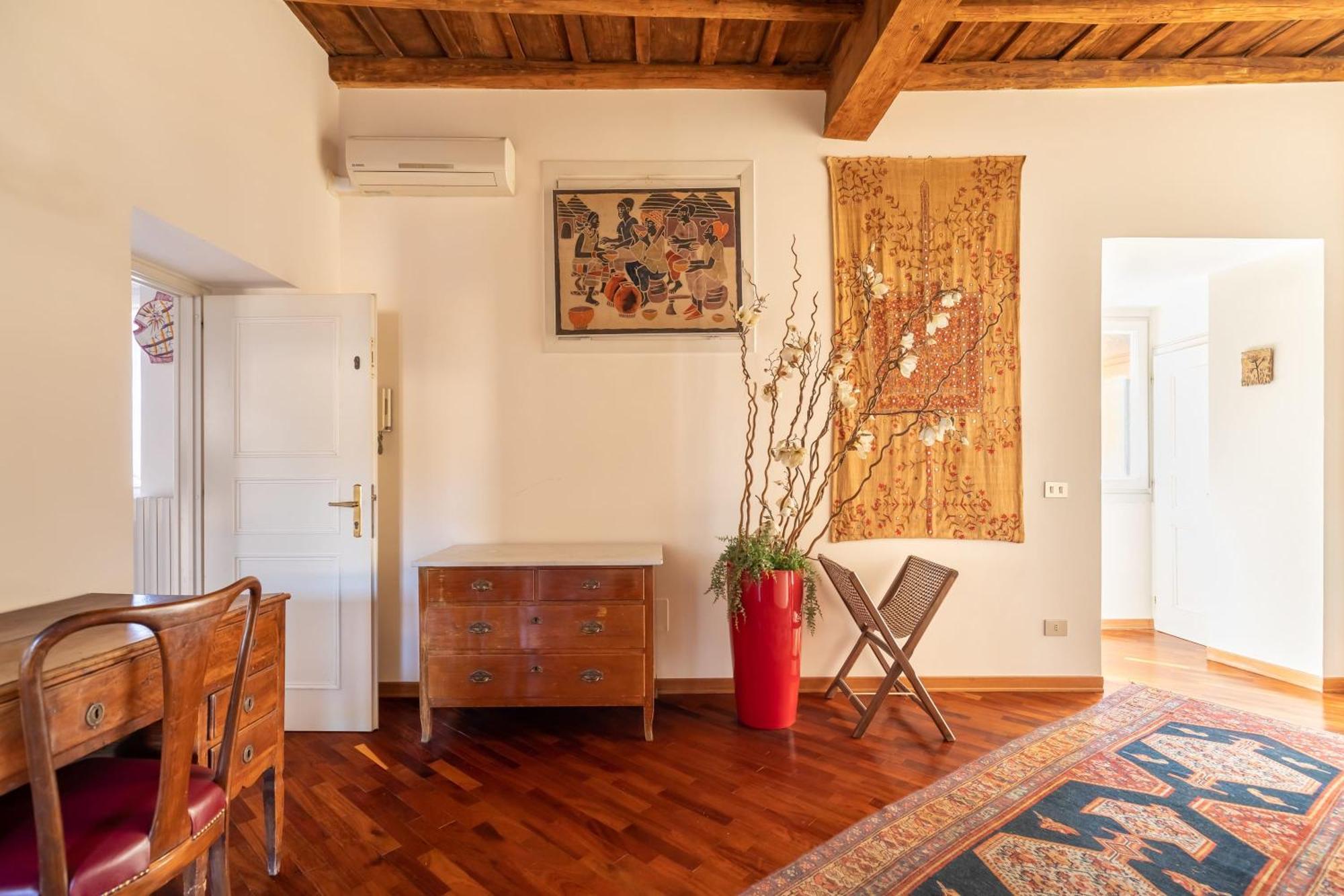 Trevi Comfortable With Terrace | Romeloft Apartamento