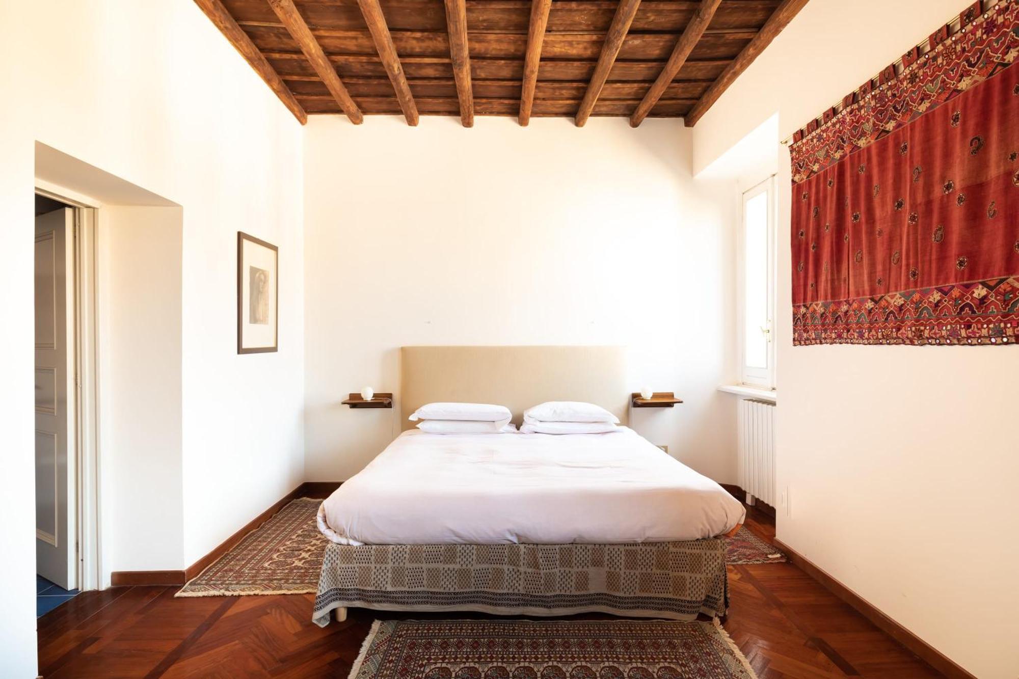 Apartamento Trevi Comfortable With Terrace | Romeloft Roma